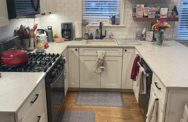 32 UNDERWOOD PLACE NW