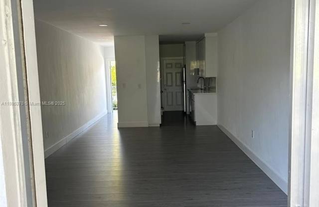 Photo of 1590 NE 127th St