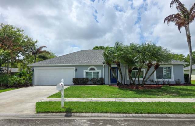 Beautiful 4 Bedroom in Gated Compass Pointe