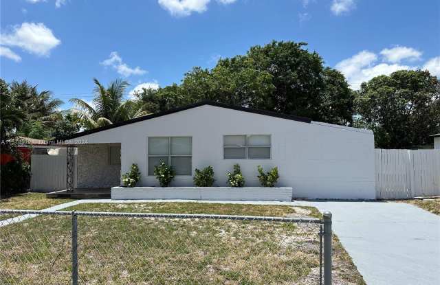 4310 Southwest 27th Street - 4310 Southwest 27th Street, West Park, FL 33023