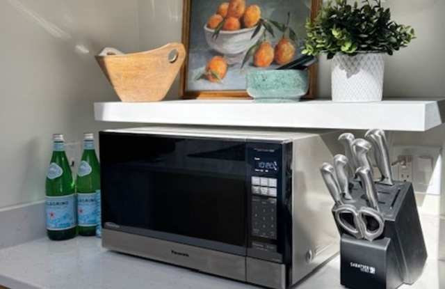 Charming 3BR Townhome in South Woodstock