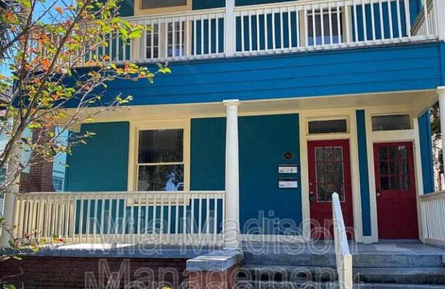 Photo of 1203 1/2 E Henry St