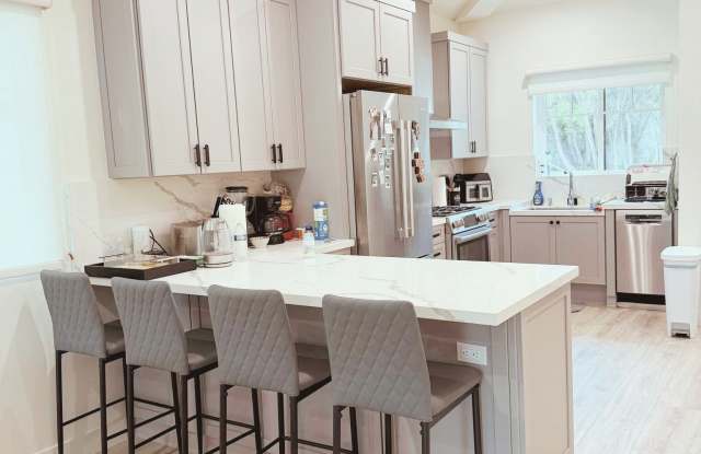 2608 Honolulu Avenue