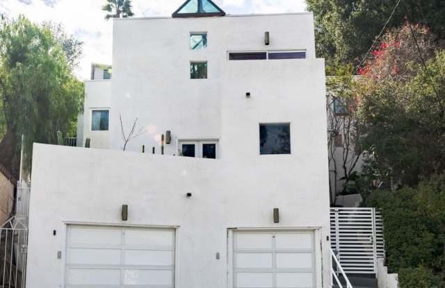 6835 Pacific View Dr