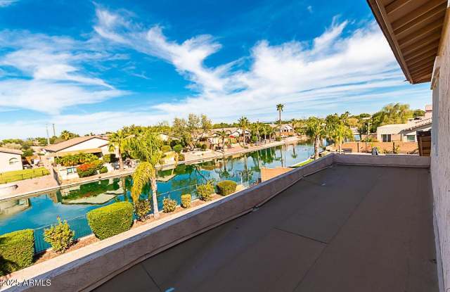 642 E TORREY PINES Place