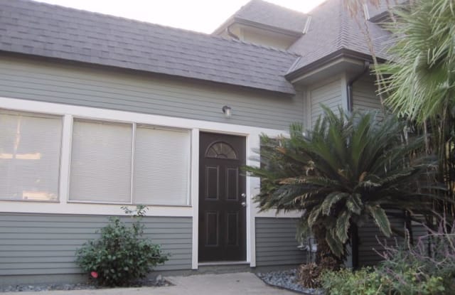 3826 Fernwood Ave - 3826 W Fernwood Ave, Los Angeles, CA 90027