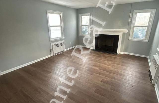 Cozy 2-Bed Home in Toledo