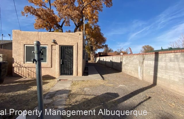 823 Lewis Ave SW 87107 - 823 Lewis Avenue Southwest, Albuquerque, NM 87102