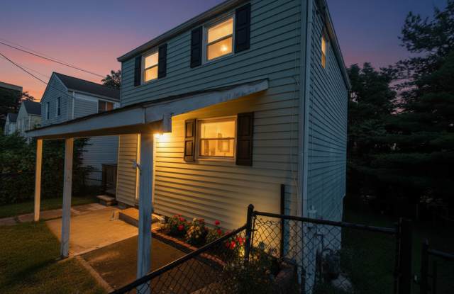 Photo of Quaint home with flexible layout, updated kitchen, and a private-feeling backyard in convenient Westwood