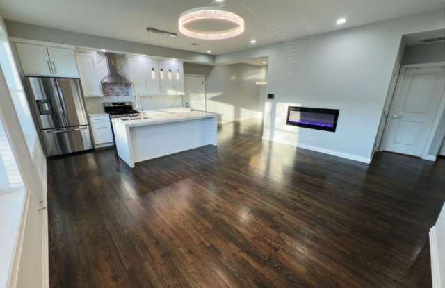 Photo of 7427 W Addison St