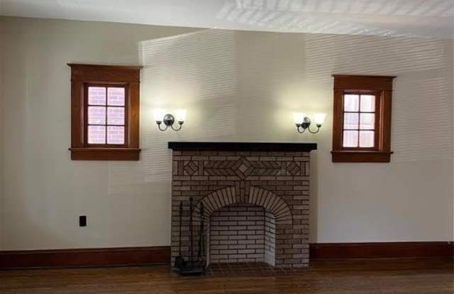 2033 Northampton Street