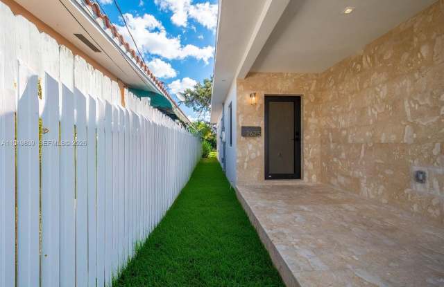 Photo of 2625 SW 32nd Ct