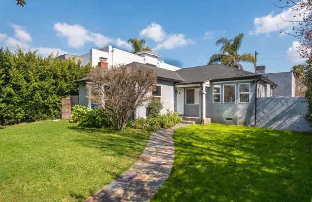 Photo of PRIVATE HOUSE.. POOL. 3 Bedroom + 2 Bath. In UNIT WASHER / DRYER