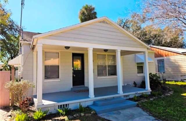 2015 OAKWOOD AVENUE