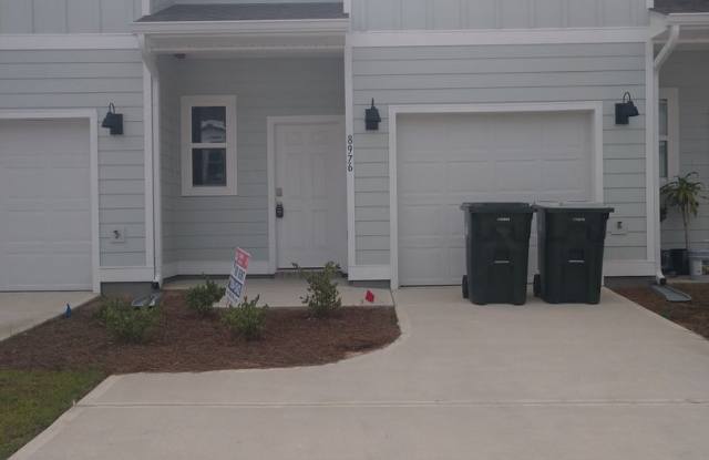 Beautiful New Townhome in Admiral's Quarters