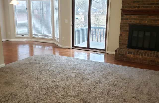 Great South East Location....E. Sunshine & Oak Grove Area