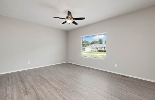 3 Bedroom Duplex Rental in Monte Cristo Neighborhood!