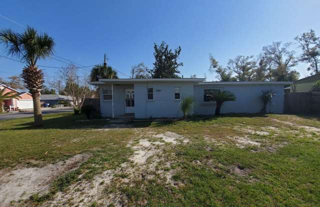 St. Andrews Charmer! 5 BR/2BA Home