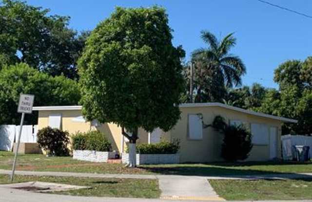 The perfect 3/1 single home in Pompano Beach - Washer and Dryer in unit! photos photos