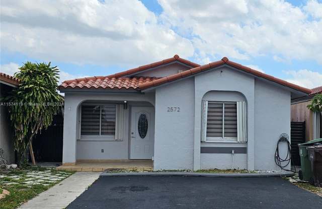 2572 W 64th St