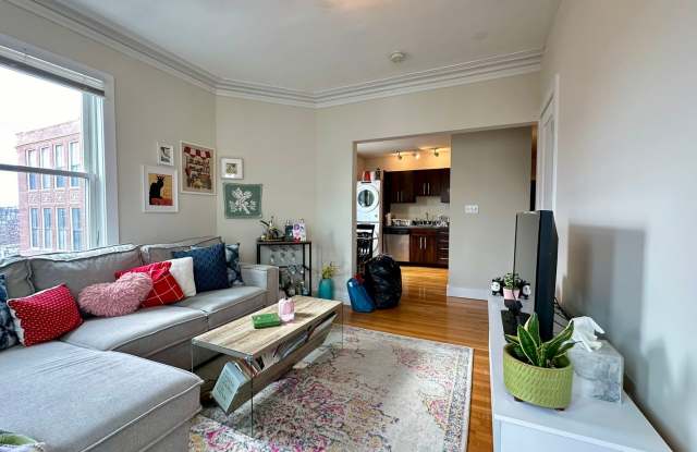 AWESOME MISSION HILL 3 BED!!!