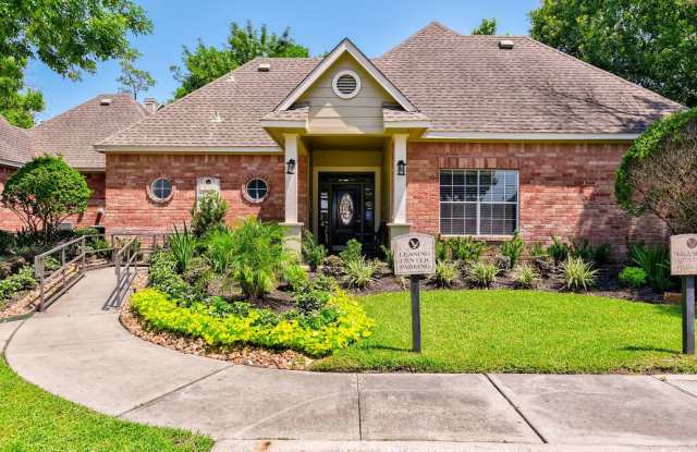 Eagle Crest Apartments