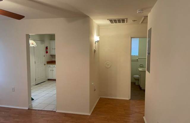 Great cottage located in West Ashley