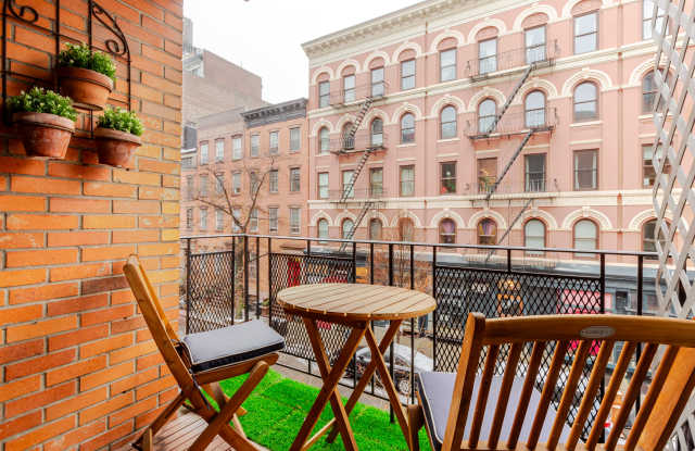 Photo of 328 W 11th St