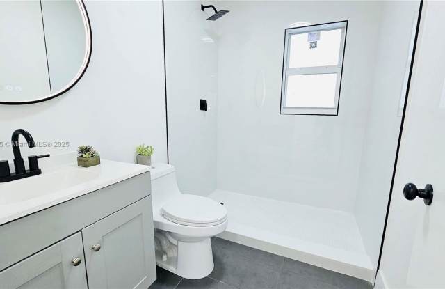 3317 North Andrews Avenue