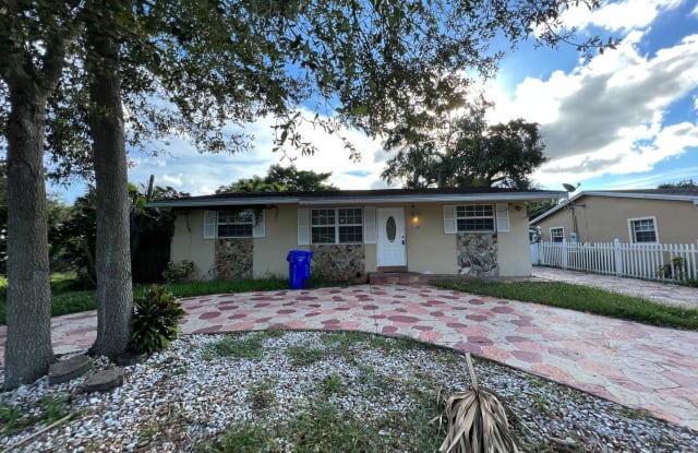 2448 SW 42nd Terrace - 2448 Southwest 42nd Terrace, Broadview Park, FL 33317