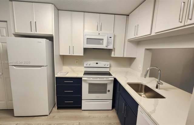 Photo of 1226 S Military Trl
