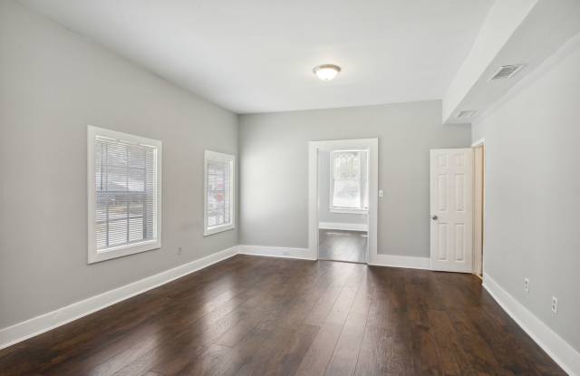 Large 3BR/2.5BA Two Story House Near Downtown Savannah