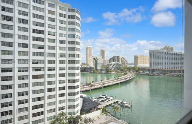905 Brickell Bay Dr 1121