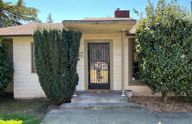 Charming 3-Bedroom Home with Bonus Room in Prime Beaverton Location Cedar Hills Neighborhood!!!