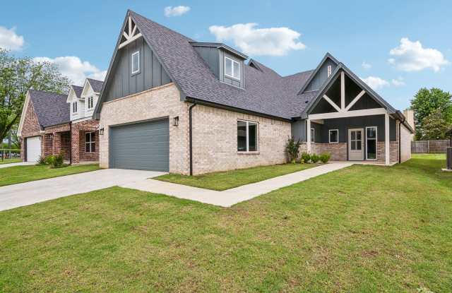 Spacious Home Minutes from Aspen Creek Elementary  Elam Park!