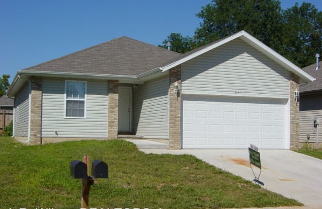 2145 N. Avenue B - 2145 North Avenue B, Springfield, MO 65803