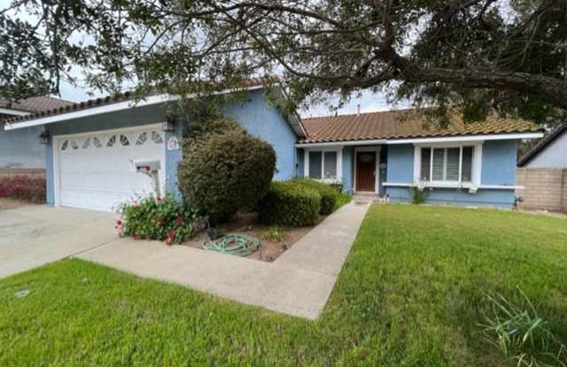1626 Avenida Loma Vista