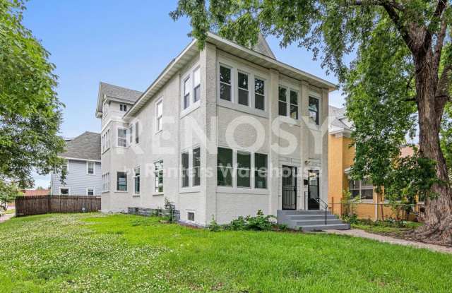 2BD/1BA Duplex in Minneapolis Available Now!