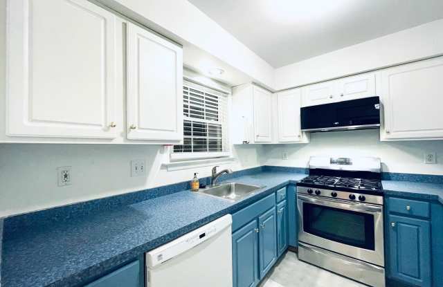 Photo of 3005 CREEKSIDE Court unit: 43