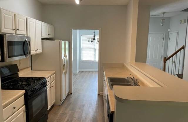 ***ASK ABOUT PAYING NO SEC DEP***645 North Fairfield Dr: 4BD, 2.5BA Home on Quiet Street in Fairfield Subdivision! Fenced-In Backyard With Nice Deck. Located in the Fairfield Subdivision of Peachtree City. AVAILABLE NOW!