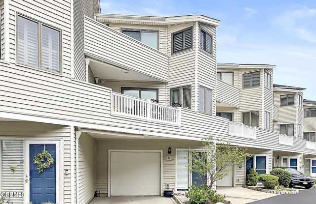 32 Sunset Avenue