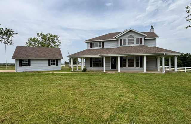 Large 3-Bedroom, 2-Bathroom Country Living Home In Tontitown!
