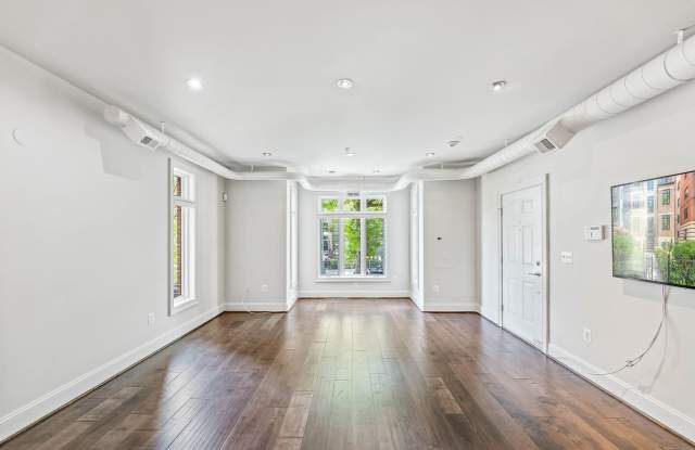 Modern U Street Condo | 2 Bed | 2 Bath | 1000 Sf | Large Balcony | 1 Parking Space