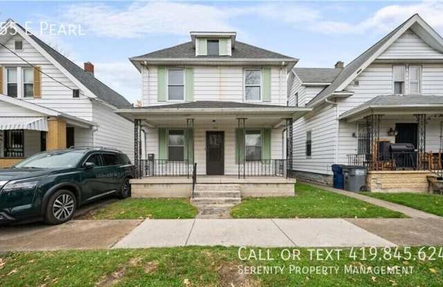 255 E Pearl