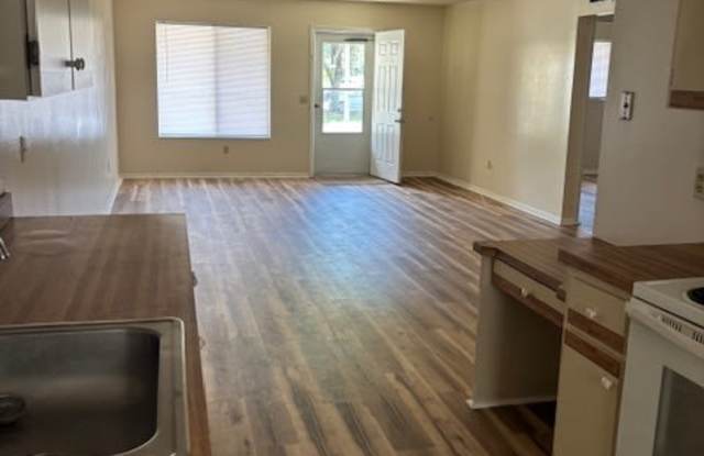 813 East Rosewood Lane