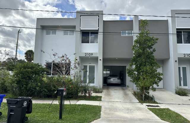 Photo of 2109 Southwest 18th Avenue