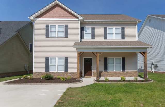 Cornerstone Spacious Single Family w Fenced Yard!