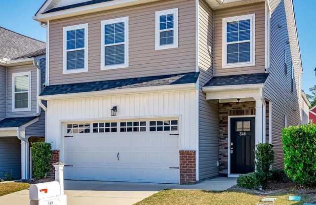 Like-new home located at the heart of the Town of Lexington