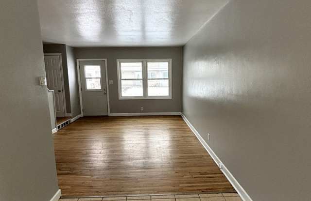 2 bedroom townhouse for rent!