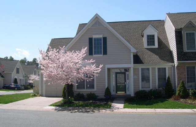 28400 PINEHURST Circle